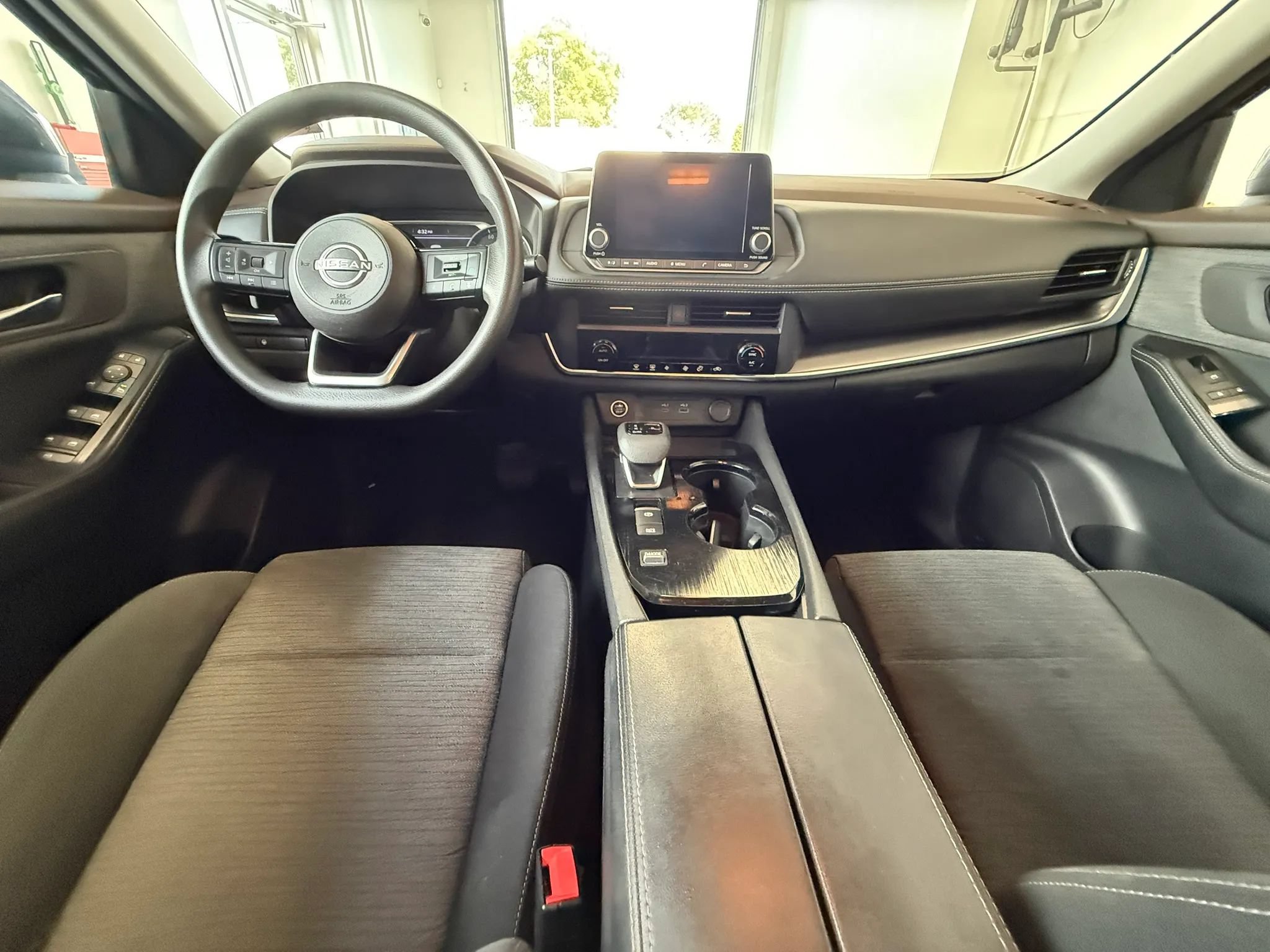 Used 2023 Nissan Rogue SV FWD image 13