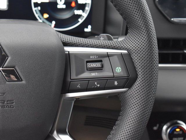 Used 2023 Mitsubishi Outlander SE Black Edition AWD/4WD image 17