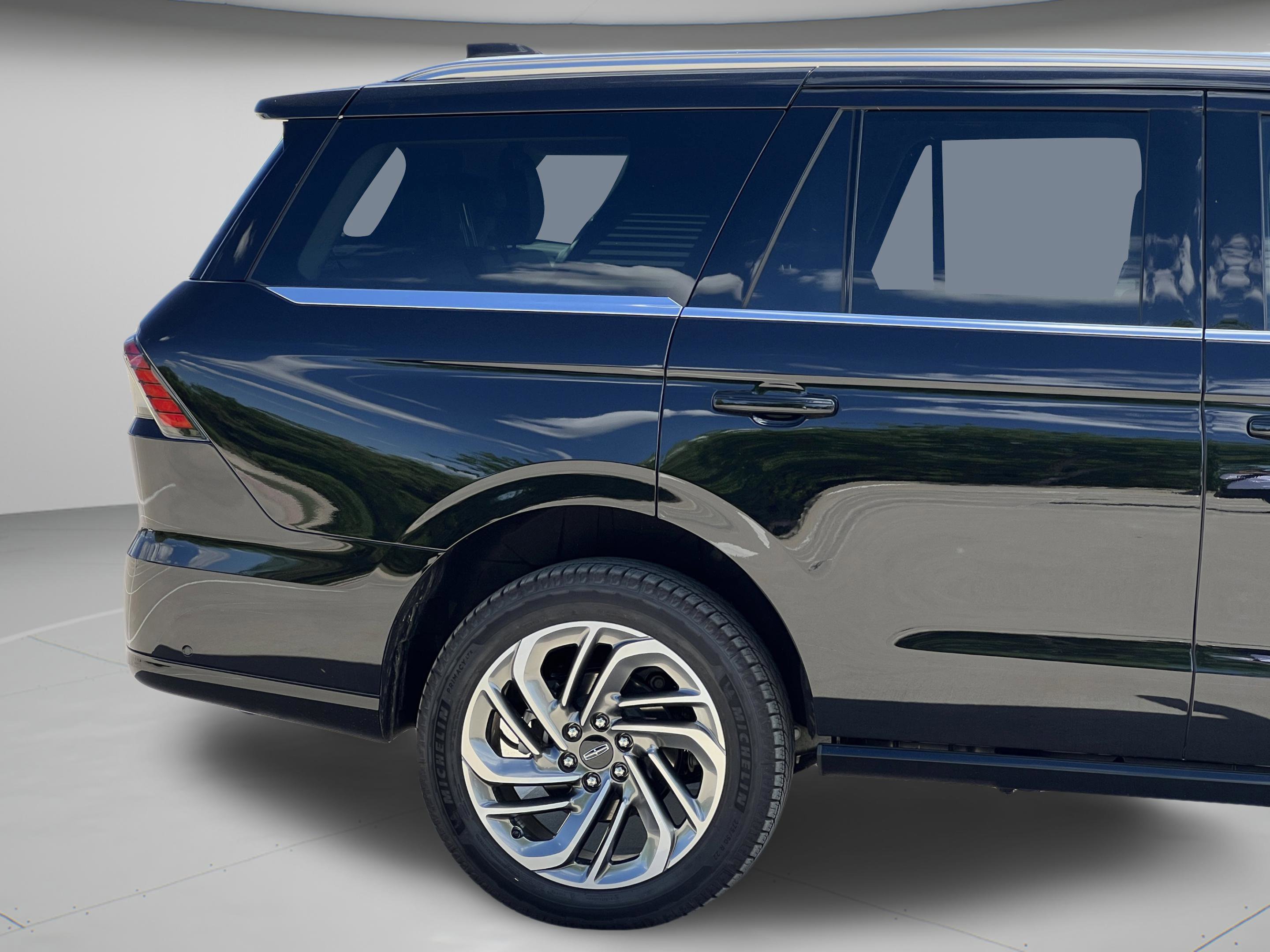 New 2025 Lincoln Navigator Reserve image 32