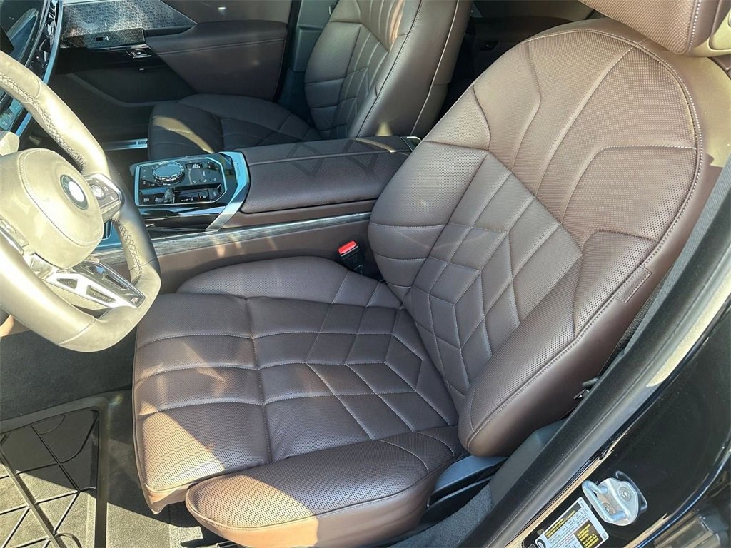 Used 2025 BMW 760i xDrive image 5