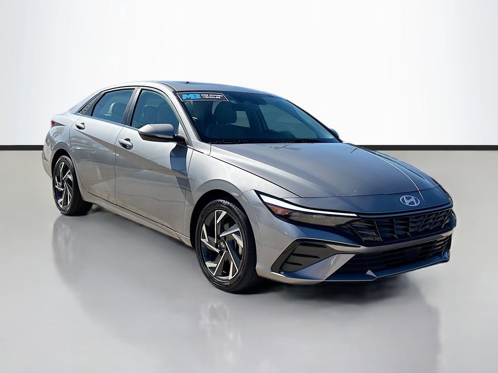 Used 2025 Hyundai Elantra Limited image 3