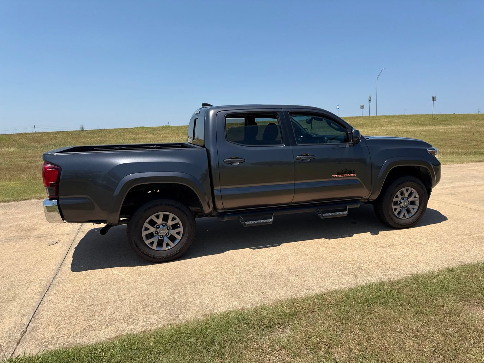 Used 2019 Toyota Tacoma SR5 RWD image 11