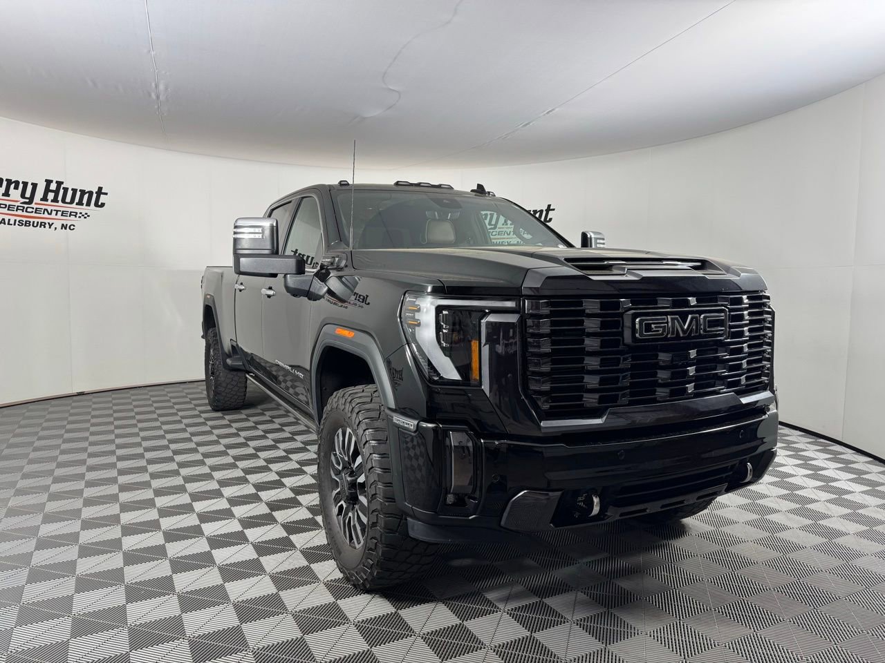 Used 2024 GMC Sierra 3500 Denali Ultimate AWD/4WD image 8