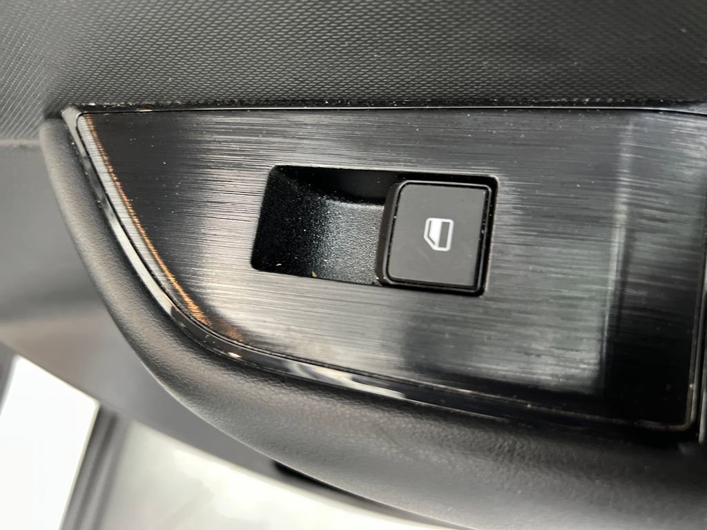 Used 2024 Nissan Rogue S FWD image 20