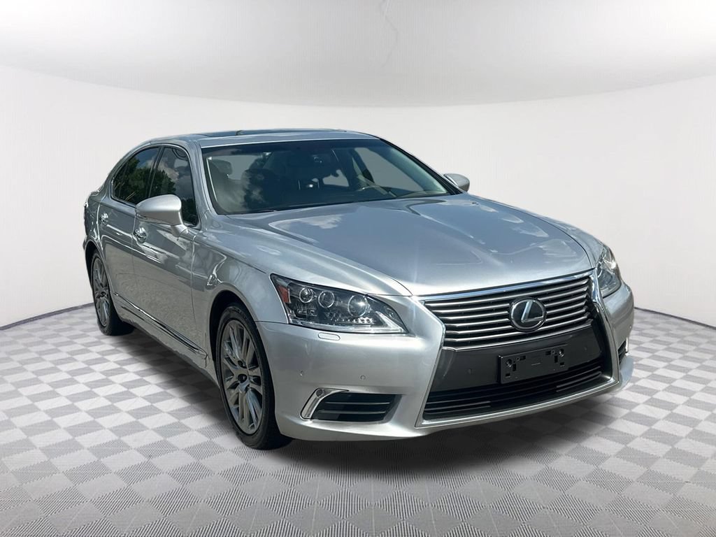Used 2016 Lexus LS 460 RWD image 3