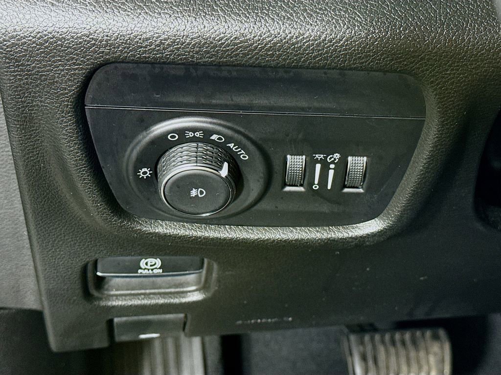 Used 2023 Jeep Grand Cherokee L Limited AWD/4WD image 20