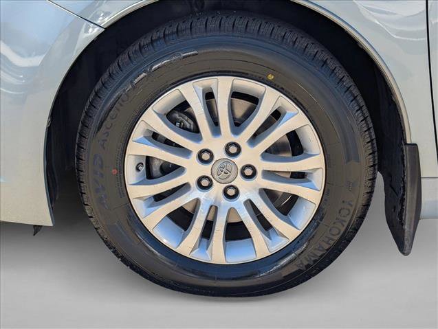 Used 2017 Toyota Sienna XLE w/ XLE Navigation Package image 20