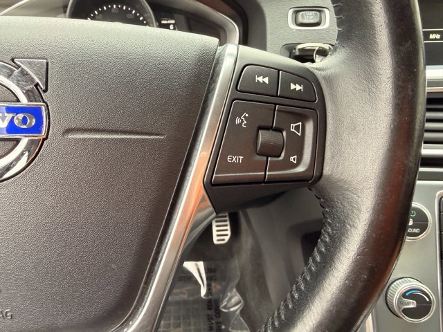 Used 2017 Volvo S60 T5 Inscription image 16