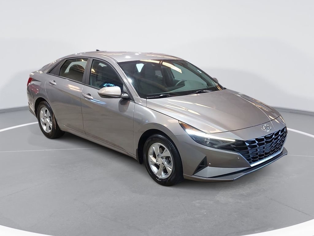 Used 2023 Hyundai Elantra SE FWD image 3