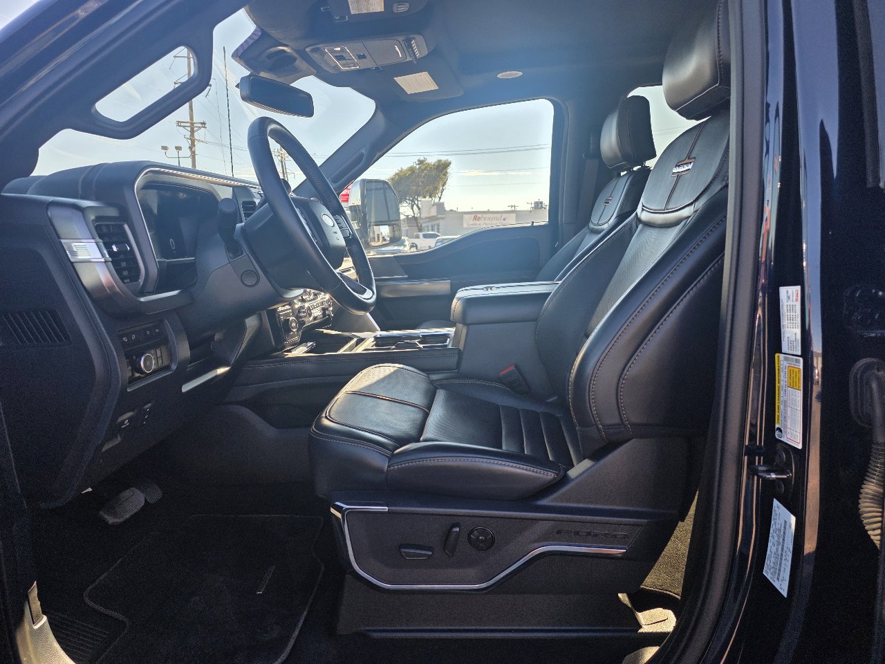 Used 2024 Ford F250 Platinum w/ FX4 Off-Road Package image 11