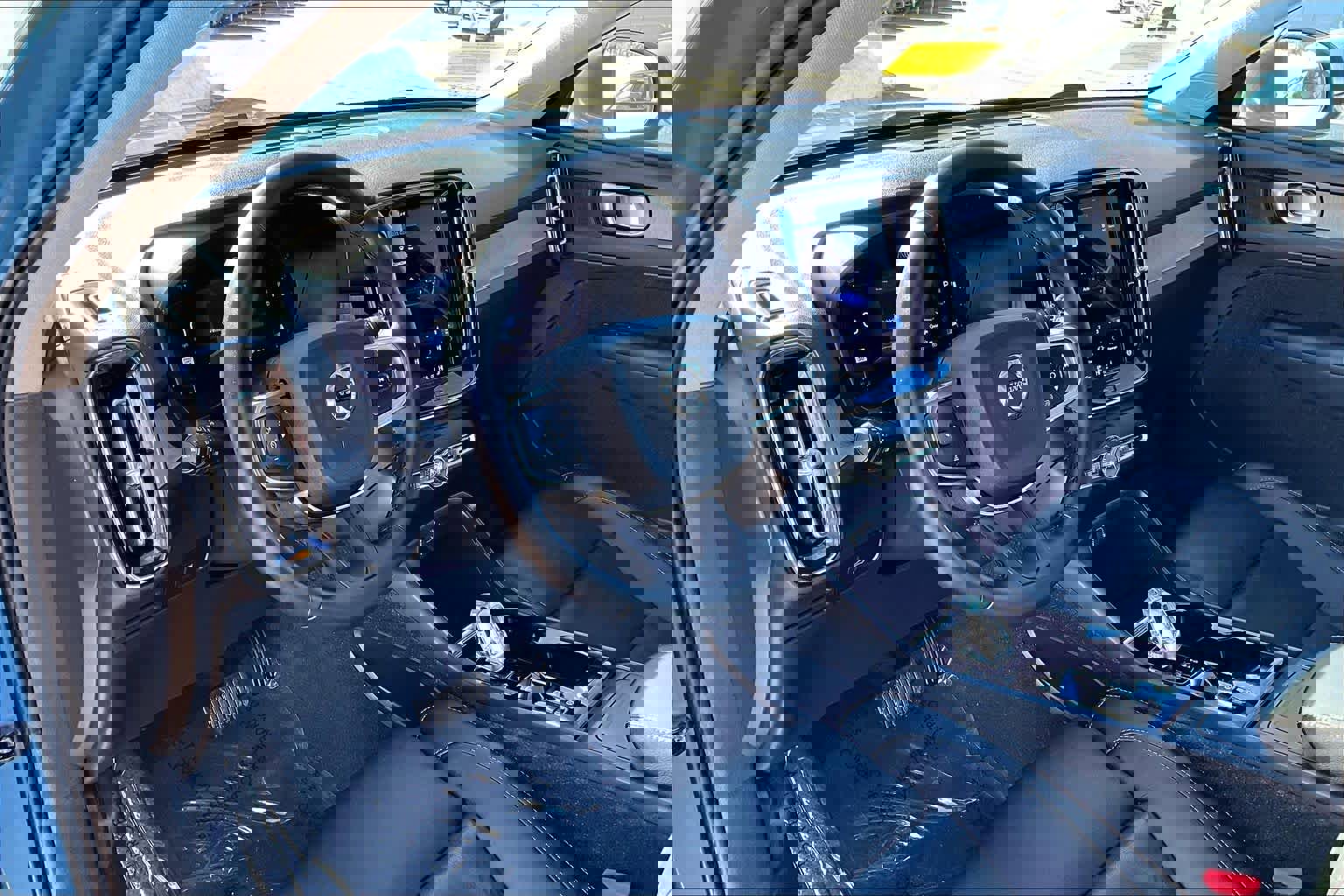 Used 2023 Volvo XC40 B5 Plus w/ Driver Assist Package image 17