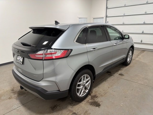 Used 2024 Ford Edge SEL w/ Convenience Package image 4