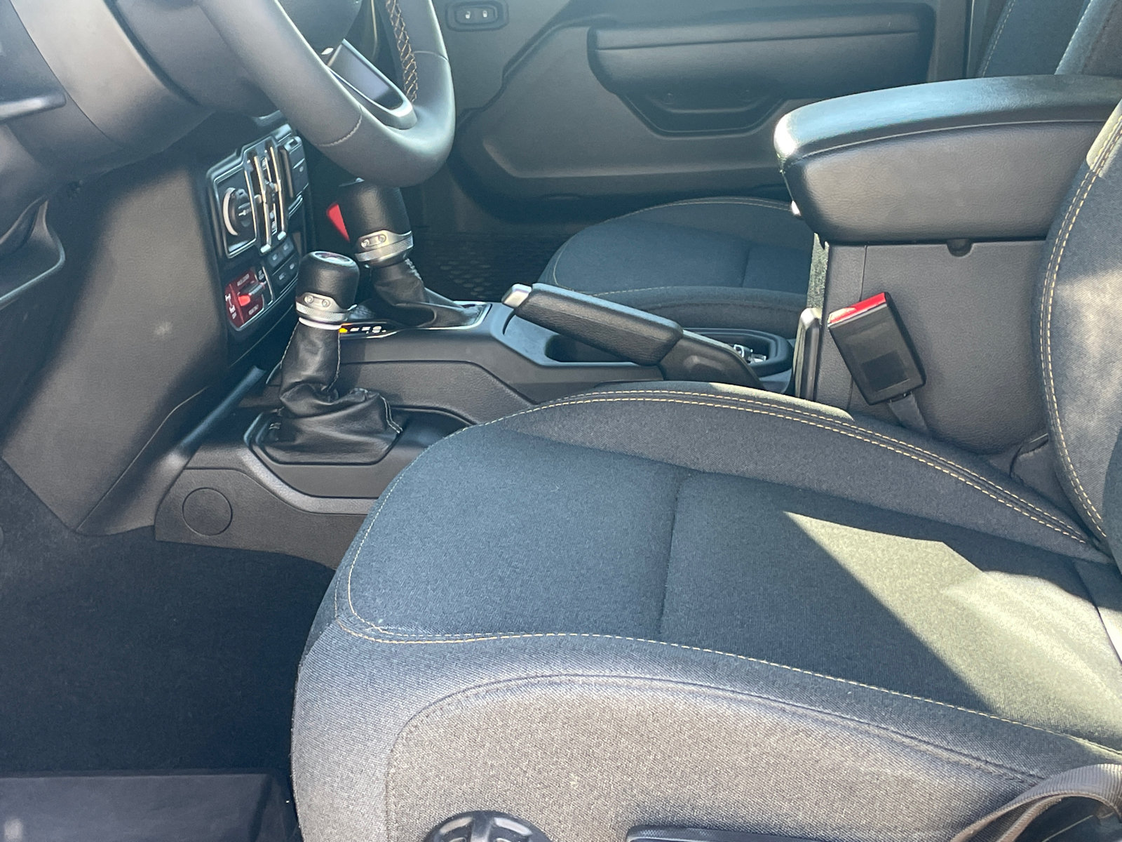 Used 2024 Jeep Wrangler Unlimited AWD/4WD image 10