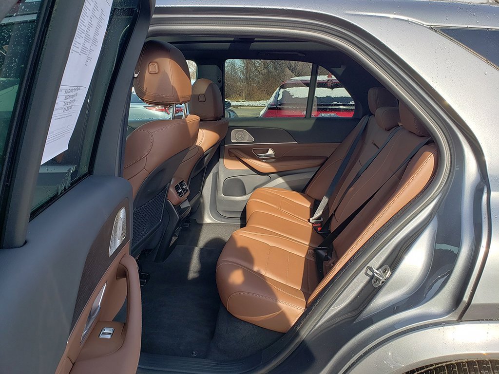 Used 2025 Mercedes-Benz GLE 450e 4MATIC image 11