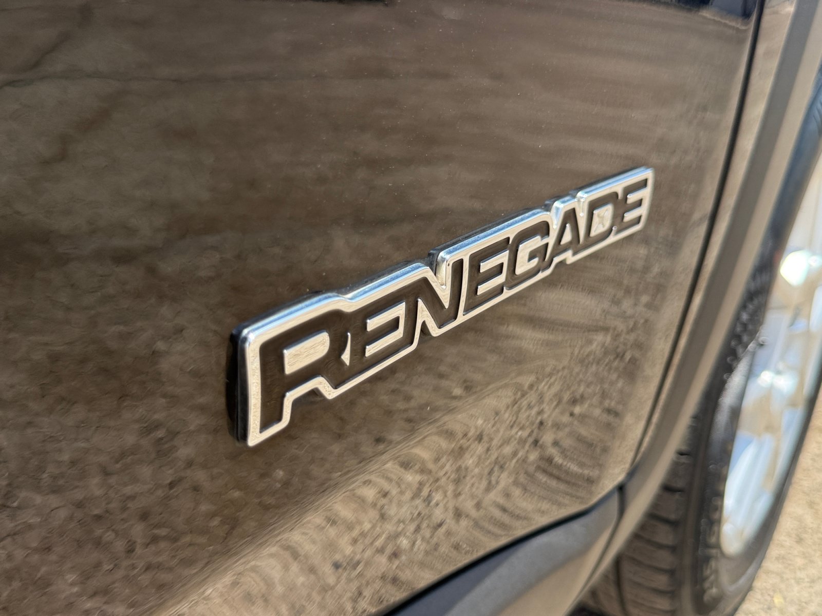 Used 2019 Jeep Renegade Latitude FWD image 30