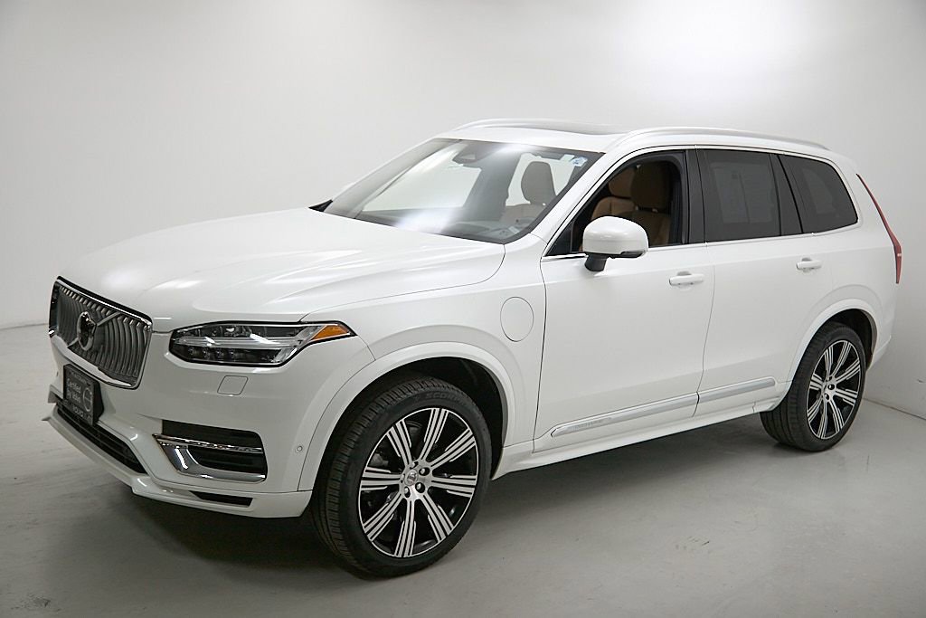 Certified 2024 Volvo XC90 T8 Ultimate w/ Protection Package image 6