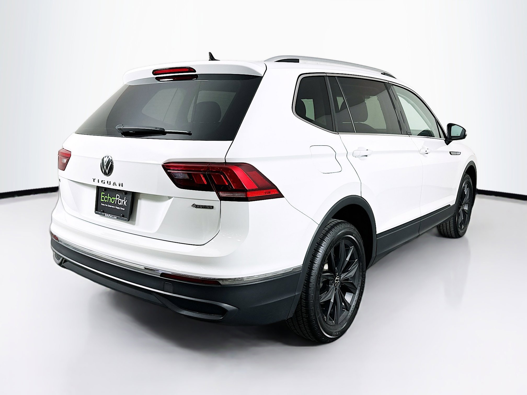 Used 2024 Volkswagen Tiguan SE image 9