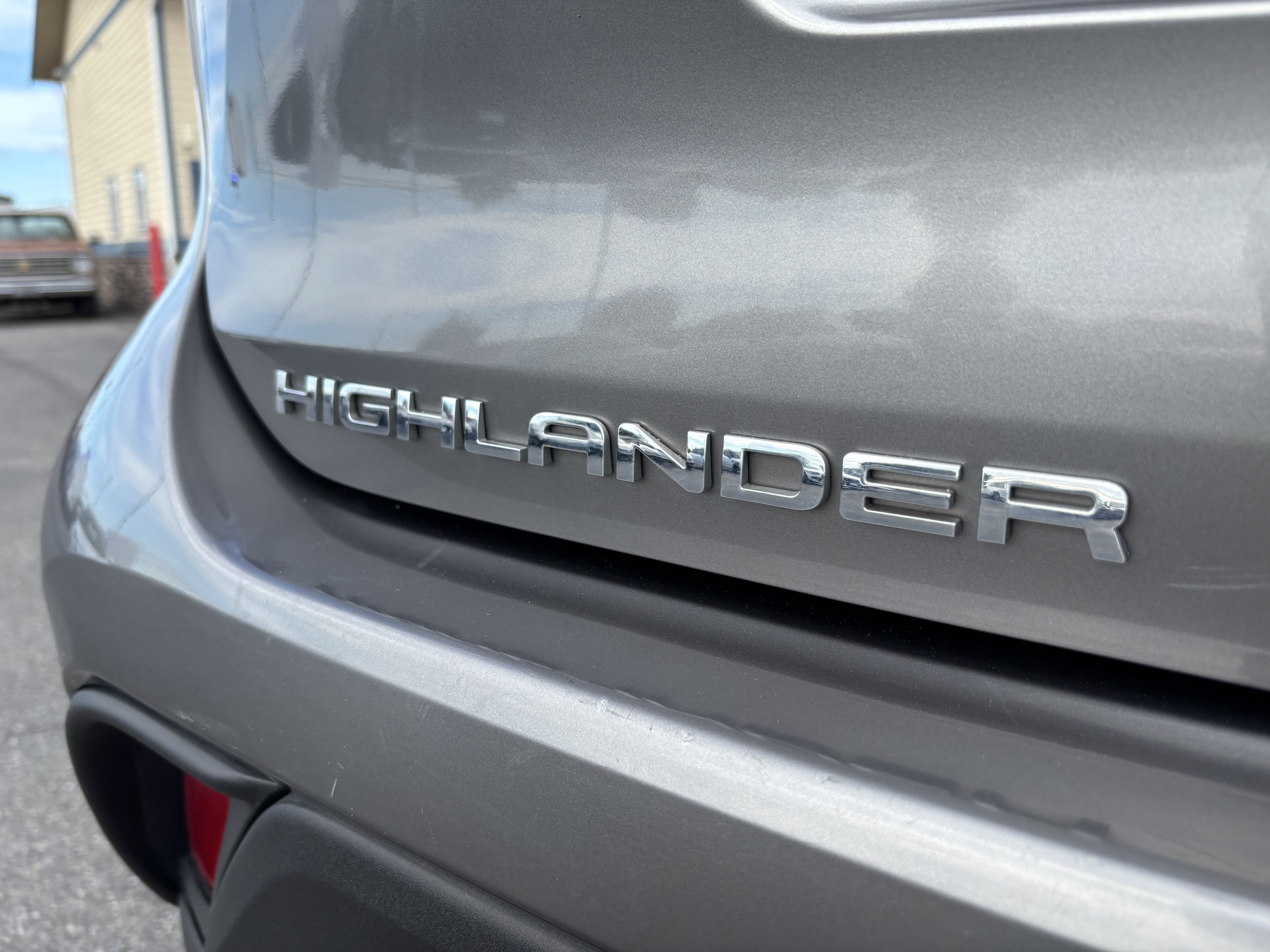 Used 2025 Toyota Highlander XLE AWD/4WD image 11