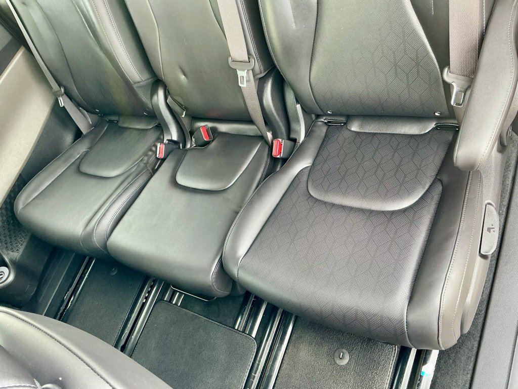 Used 2025 Kia Carnival EX image 30