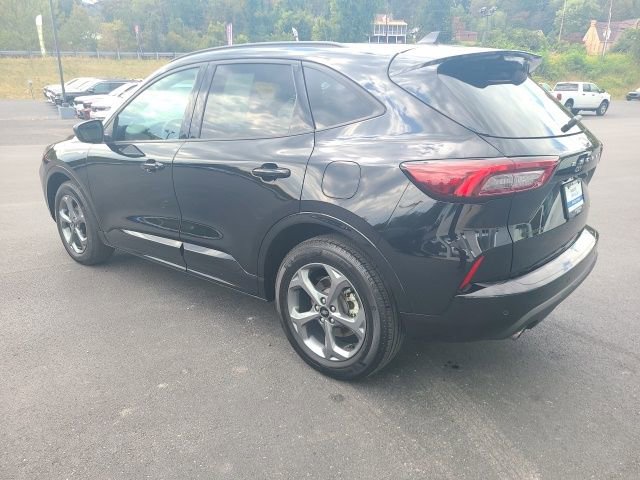 Used 2023 Ford Escape ST-Line w/ Tech Pack #1 image 3