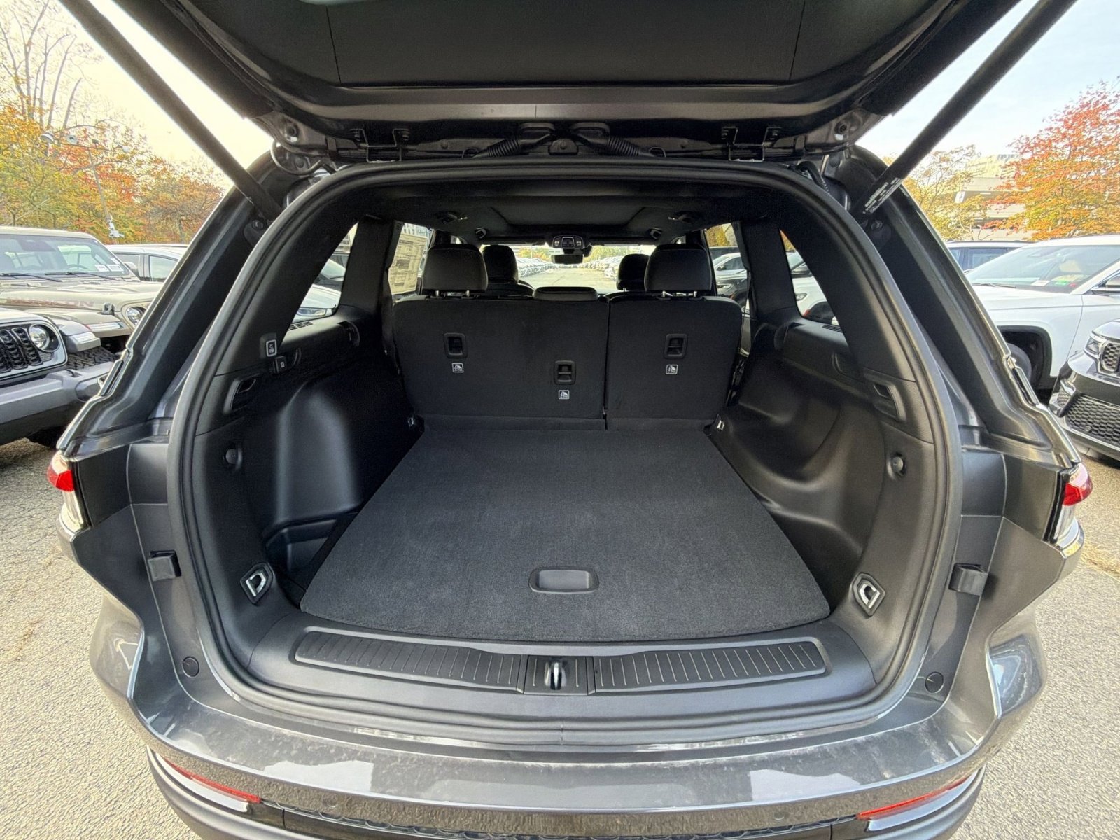 New 2025 Jeep Grand Cherokee Limited w/ Luxury Tech Group II image 26