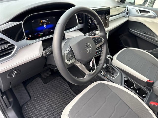 Used 2025 Volkswagen Taos SE image 31