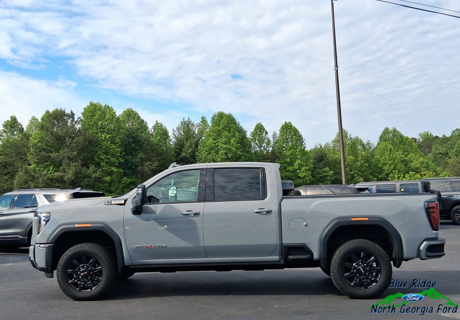Used 2025 GMC Sierra 2500 AT4 w/ AT4 Premium Plus Package AWD/4WD image 2