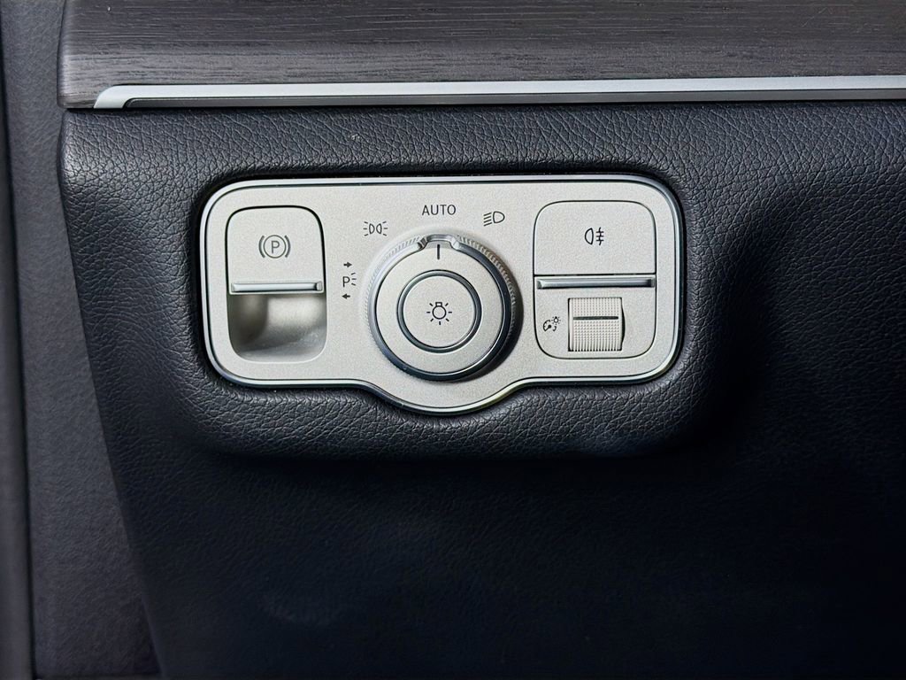 Used 2020 Mercedes-Benz GLE 350 4MATIC image 11