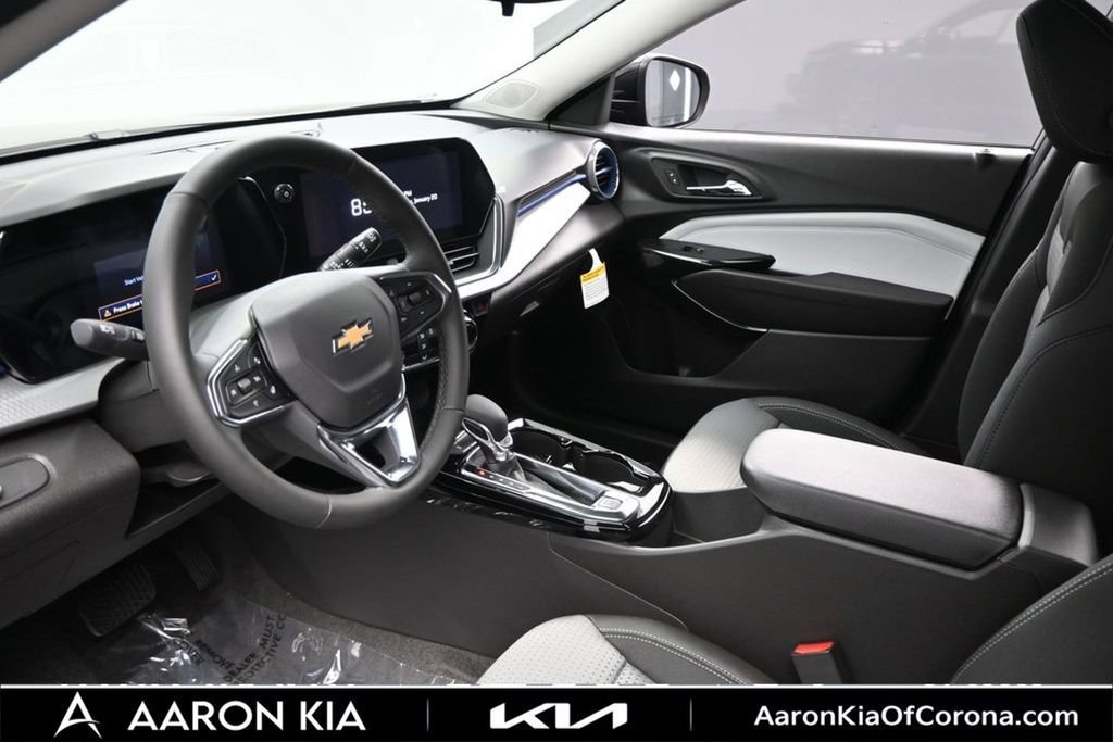 Used 2026 Chevrolet Trax LT w/ Sunroof Package FWD image 8