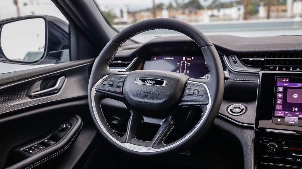 New 2025 Jeep Grand Cherokee L Altitude image 16