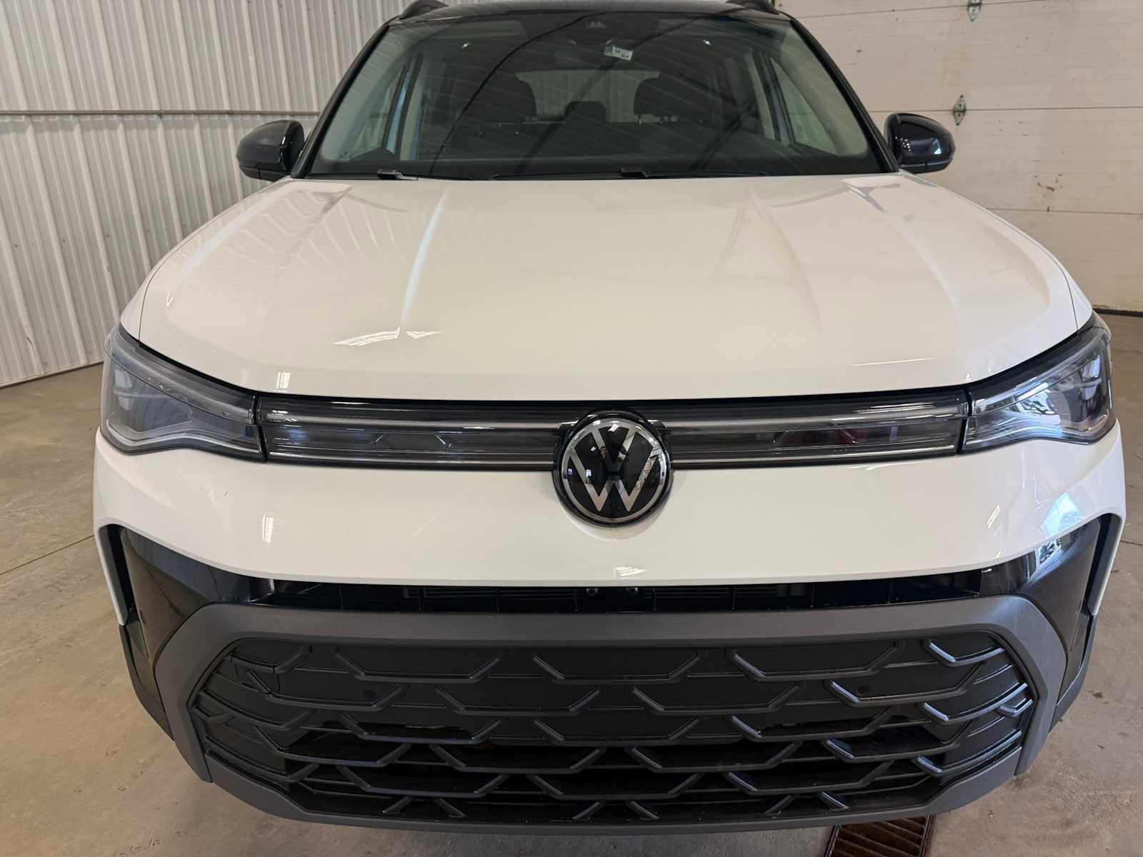 Used 2025 Volkswagen Taos SE FWD image 3