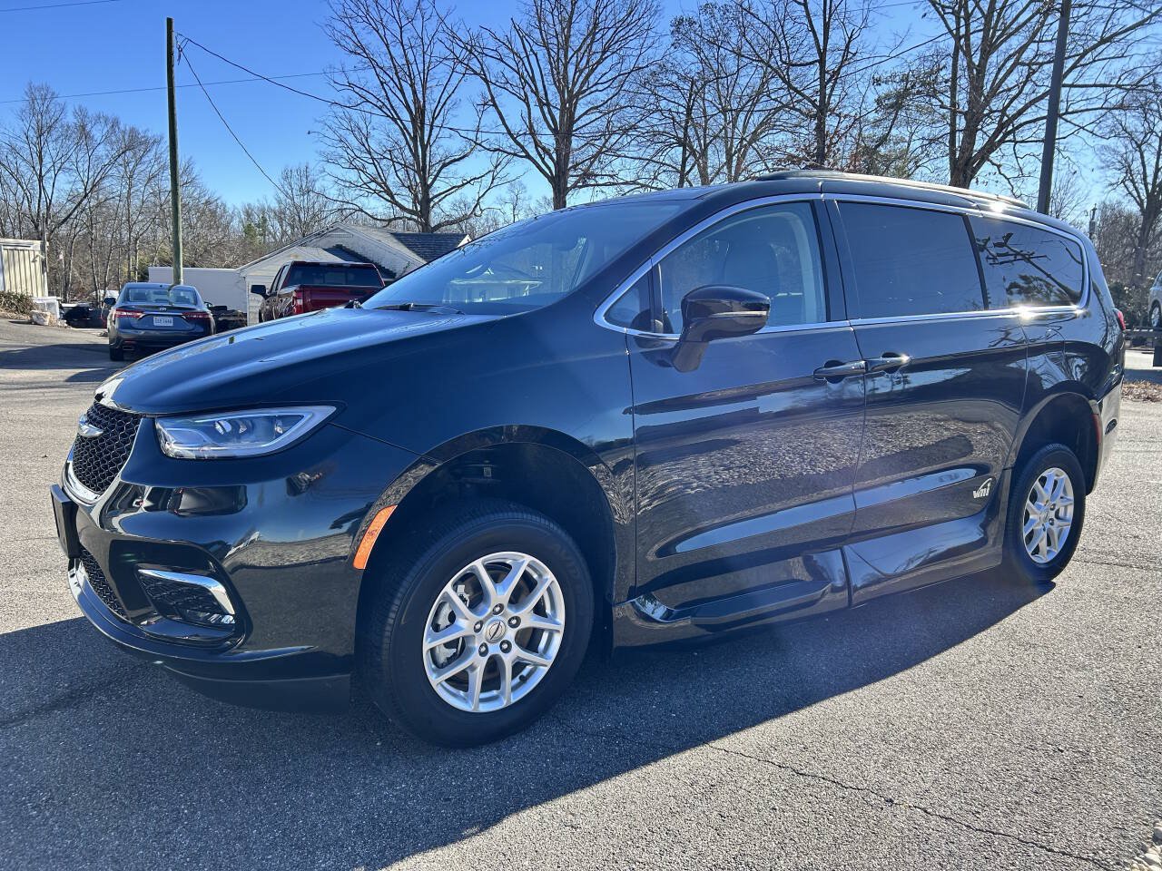 Used 2022 Chrysler Pacifica Touring-L FWD image 5