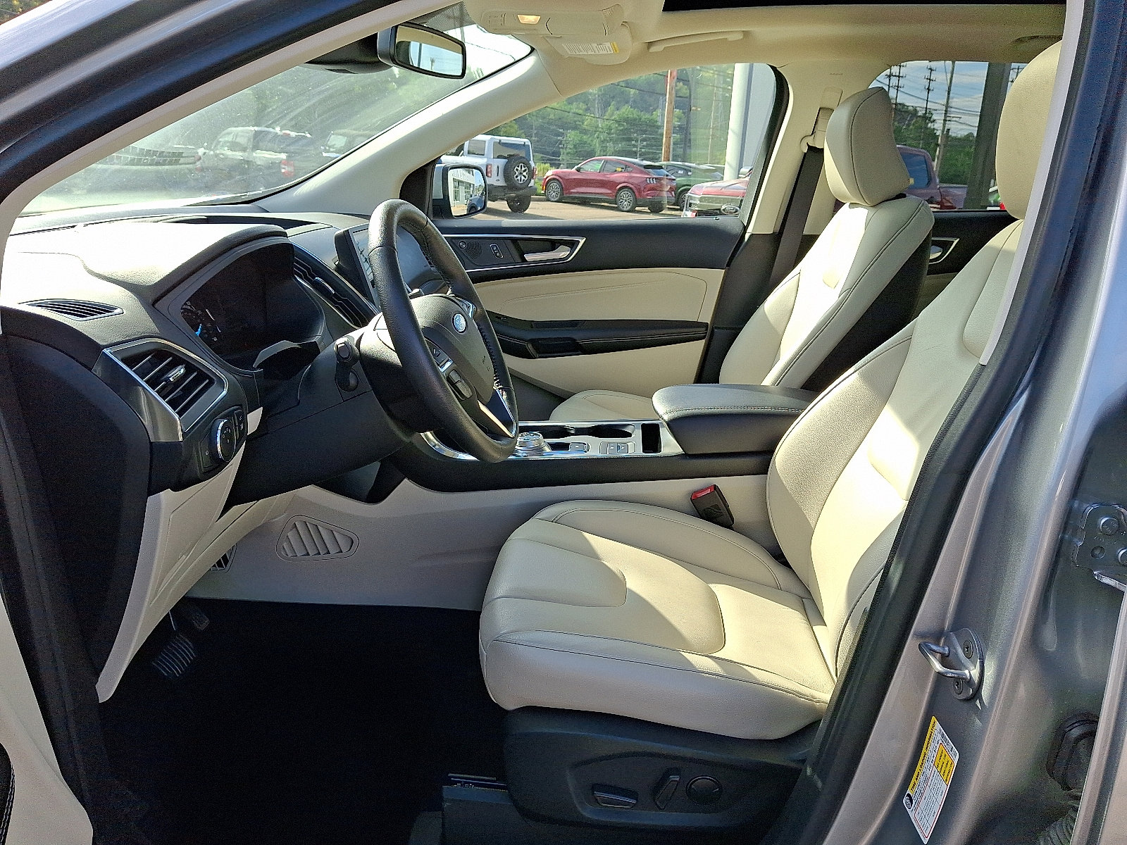 Used 2022 Ford Edge Titanium image 13