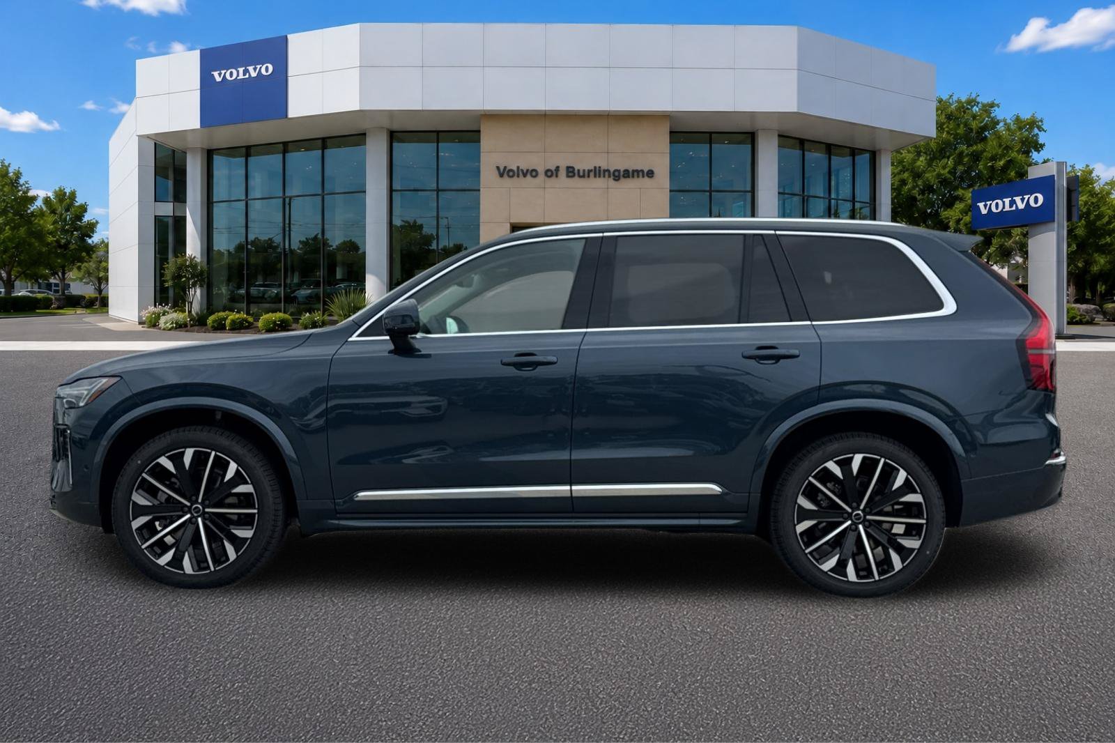 New 2026 Volvo XC90 B5 Plus w/ Protection Package AWD/4WD image 6