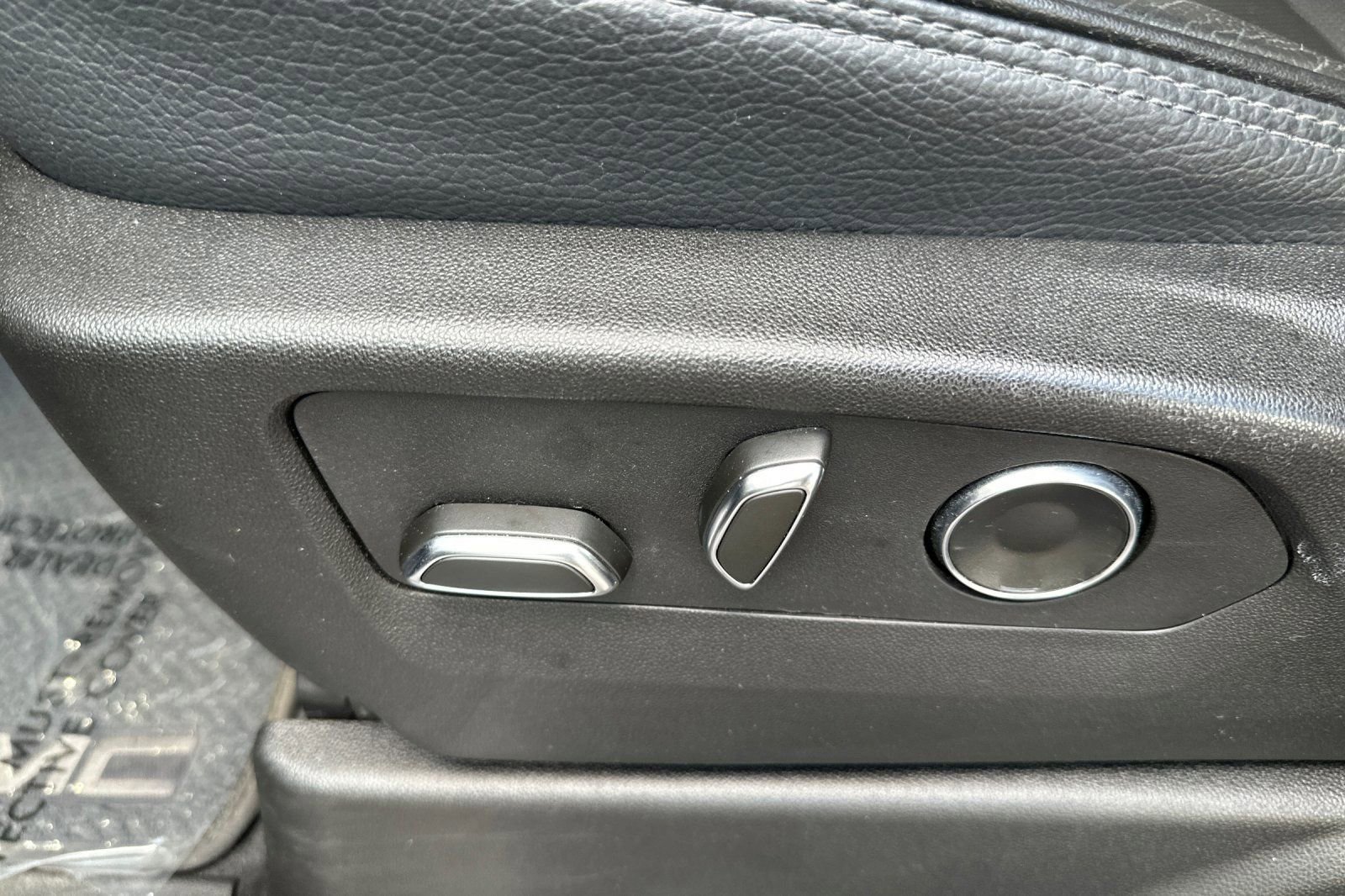 Certified 2025 GMC Yukon Denali image 12