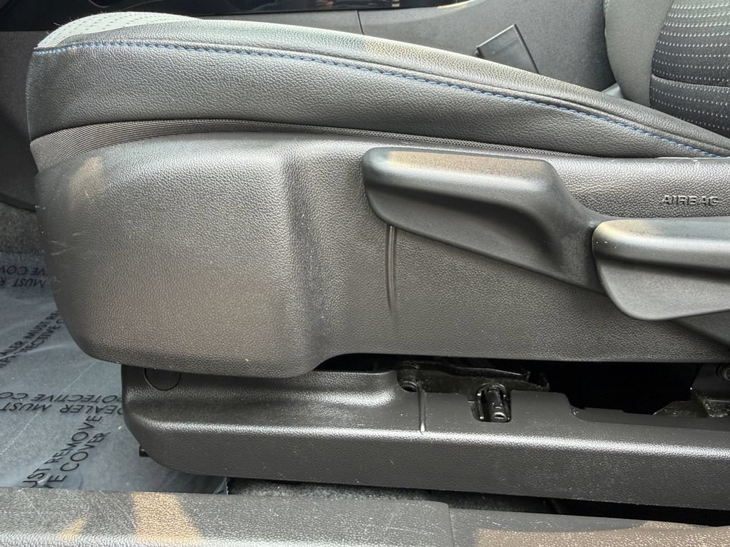 Used 2025 Chevrolet Trax LT FWD image 10