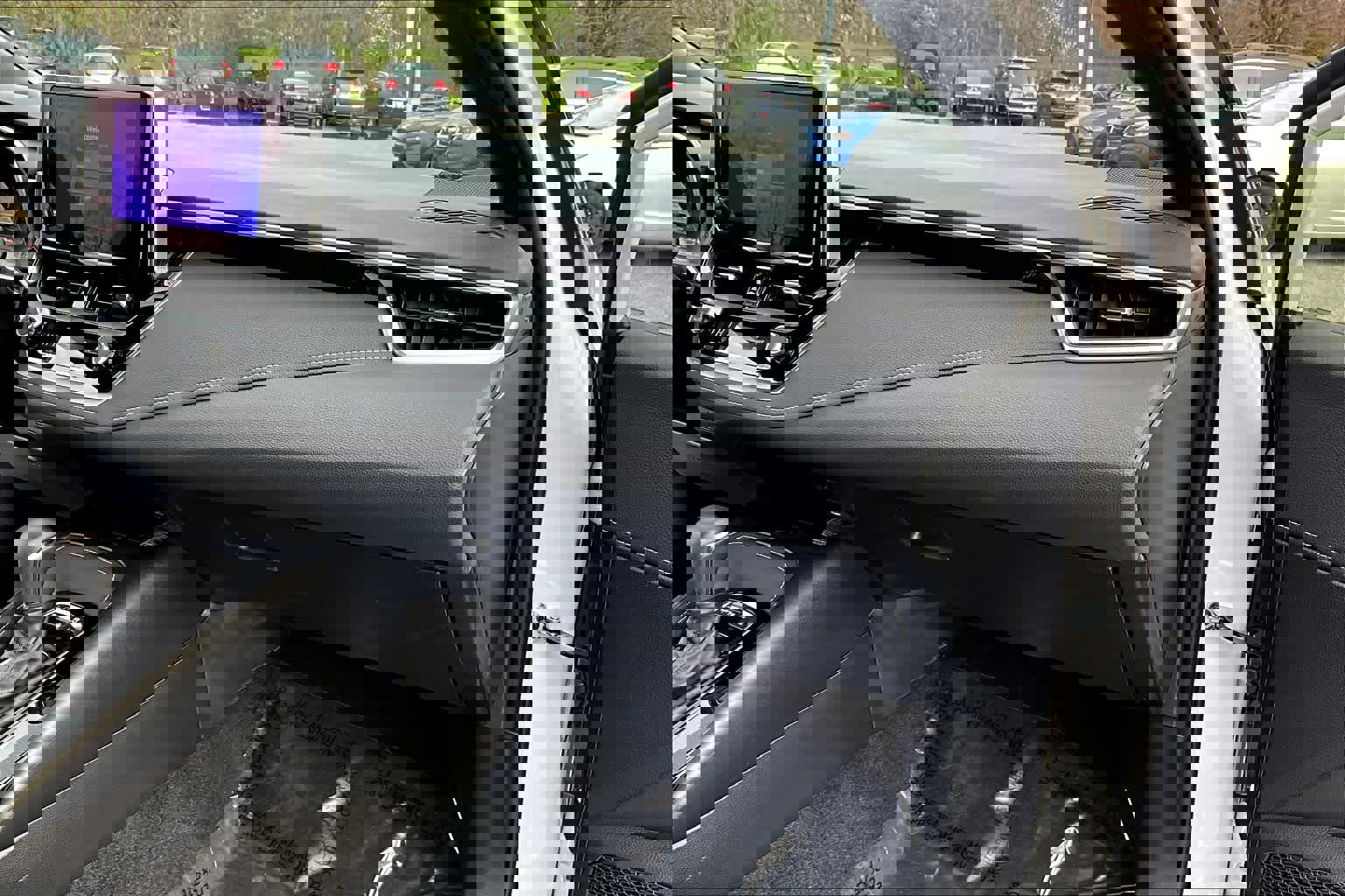 Used 2024 Toyota Corolla SE w/ SE Package image 18