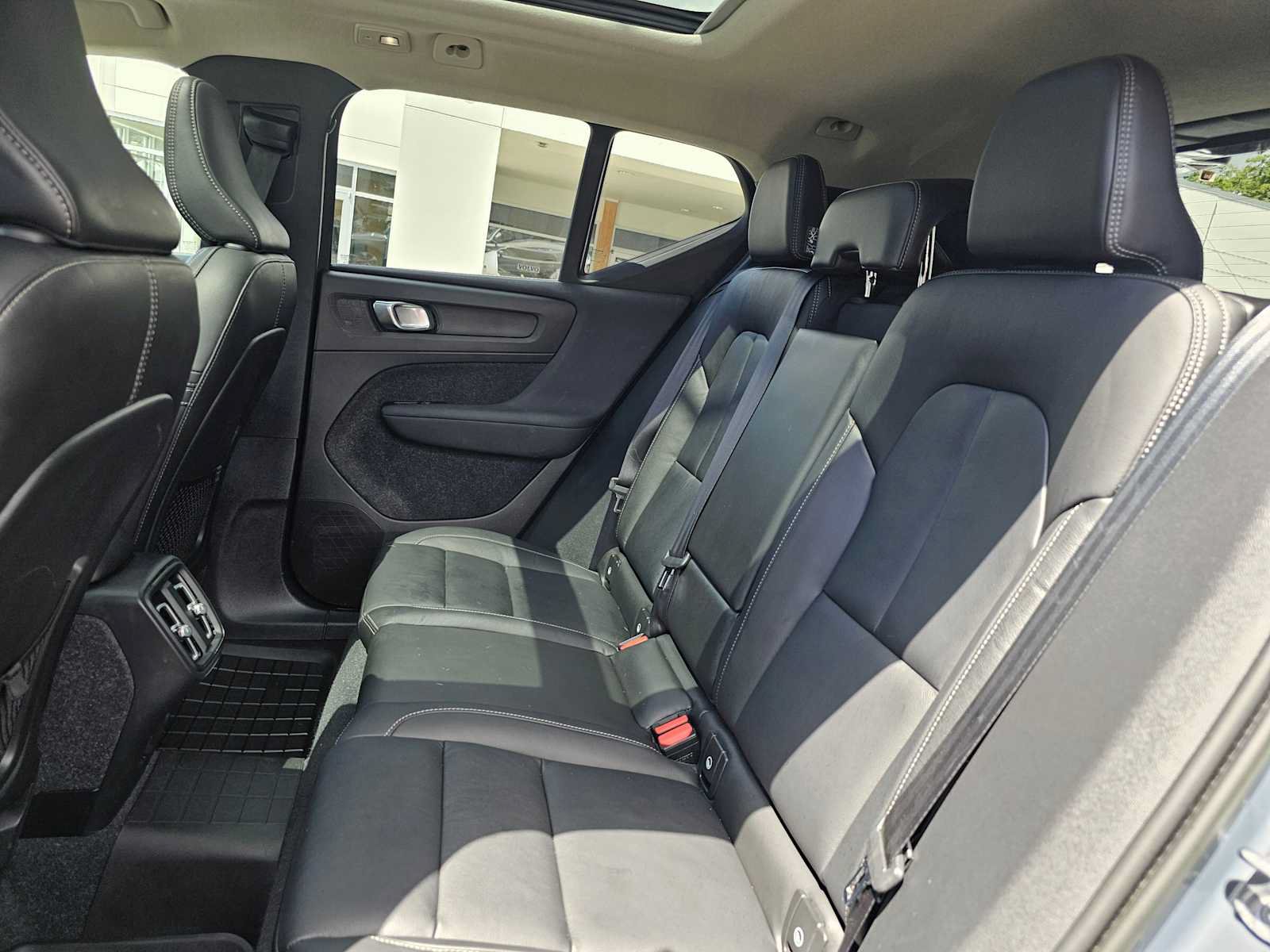 Certified 2023 Volvo XC40 B5 Plus w/ Protection Package Premier AWD/4WD image 18