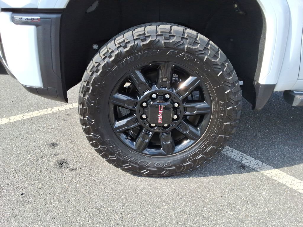 Used 2024 GMC Sierra 2500 AT4 w/ AT4 Preferred Package AWD/4WD image 10