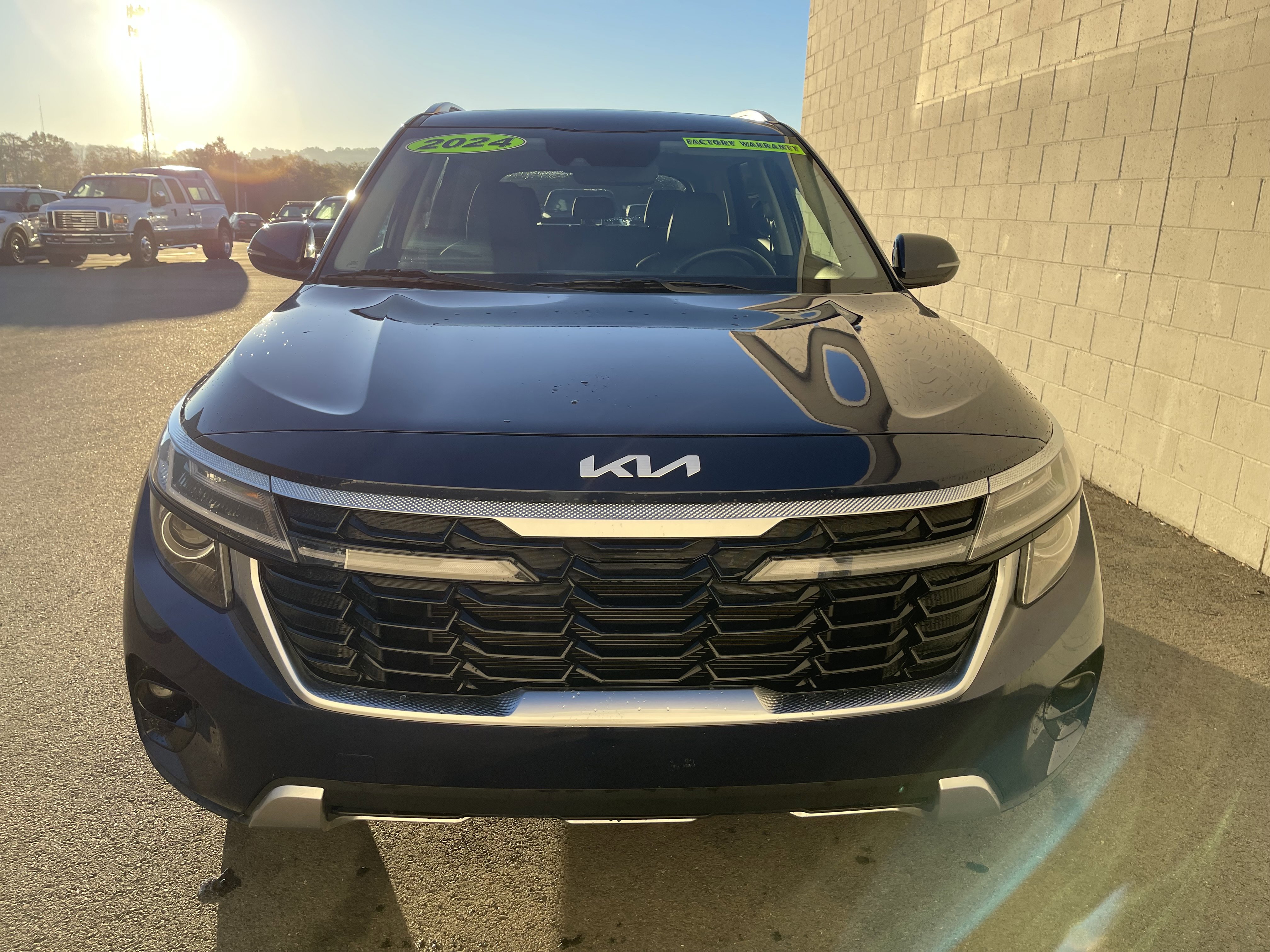 Used 2024 Kia Seltos EX image 3