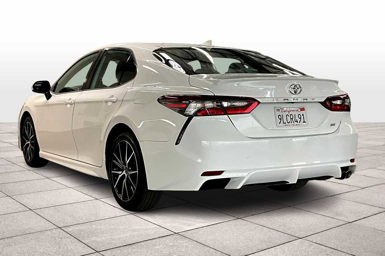 Used 2024 Toyota Camry SE w/ Cold Weather Package image 15