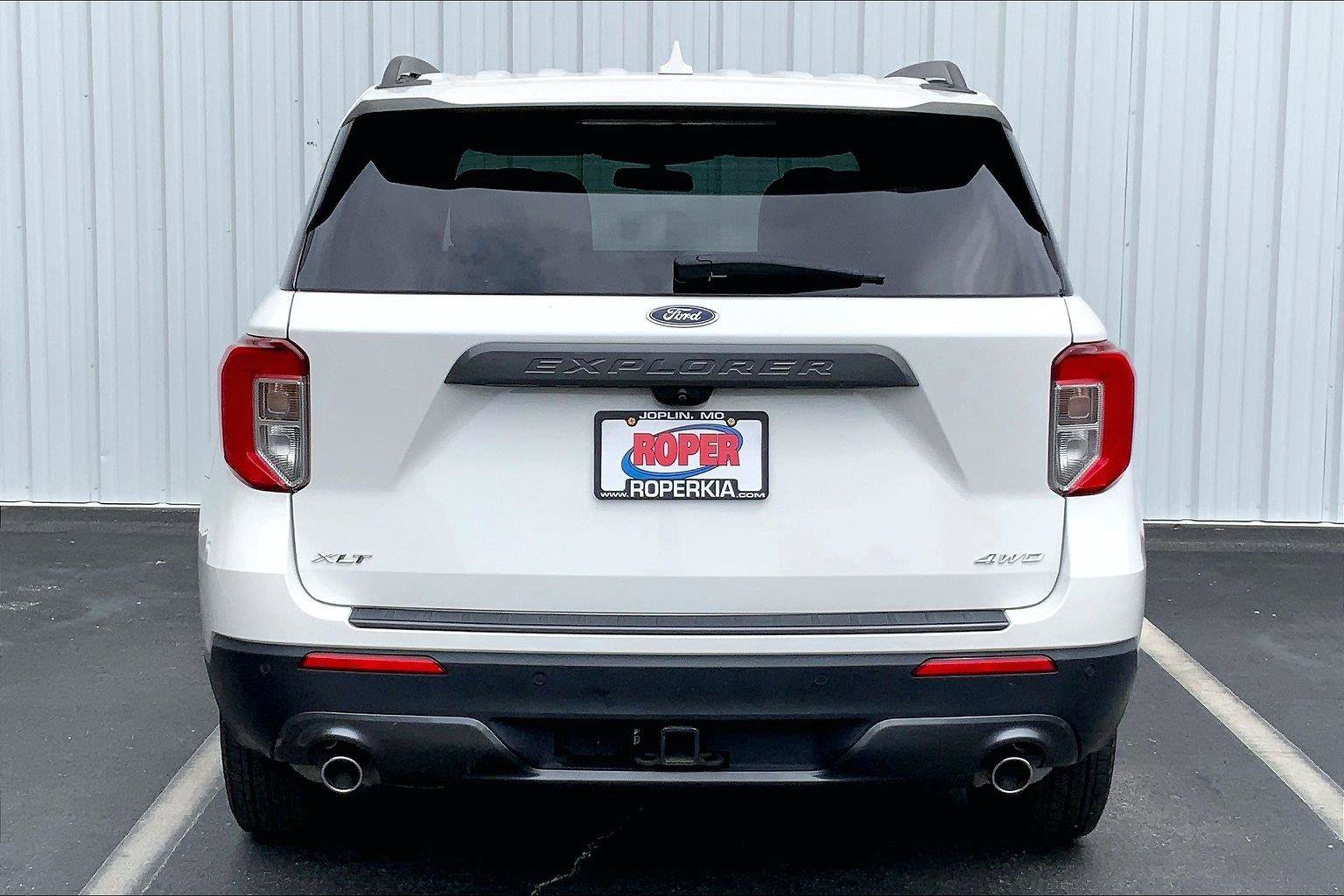 Used 2022 Ford Explorer XLT w/ Equipment Group 202A AWD/4WD image 4