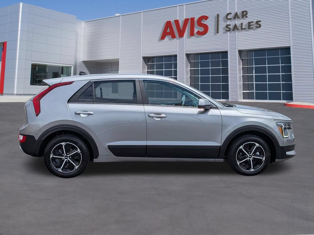 Used 2025 Kia Niro LX FWD image 5