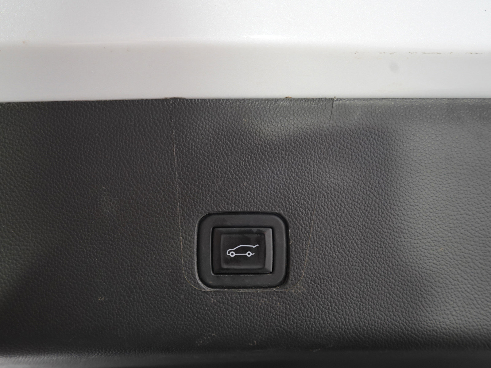 Used 2024 Chevrolet Traverse LT w/ Rear Camera Mirror Package image 12