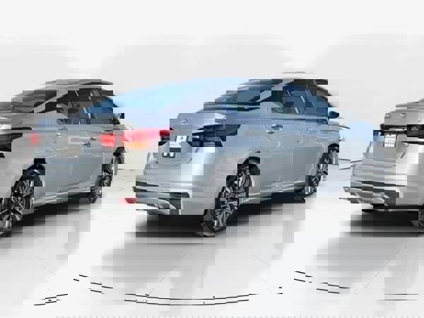 Used 2024 Nissan Altima 2.5 SV image 3