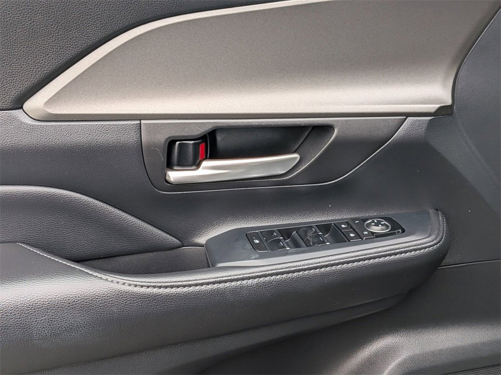 Used 2025 Toyota Grand Highlander AWD image 13