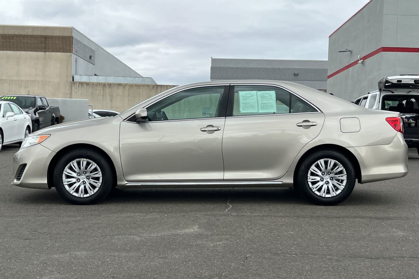 Used 2013 Toyota Camry LE FWD image 9