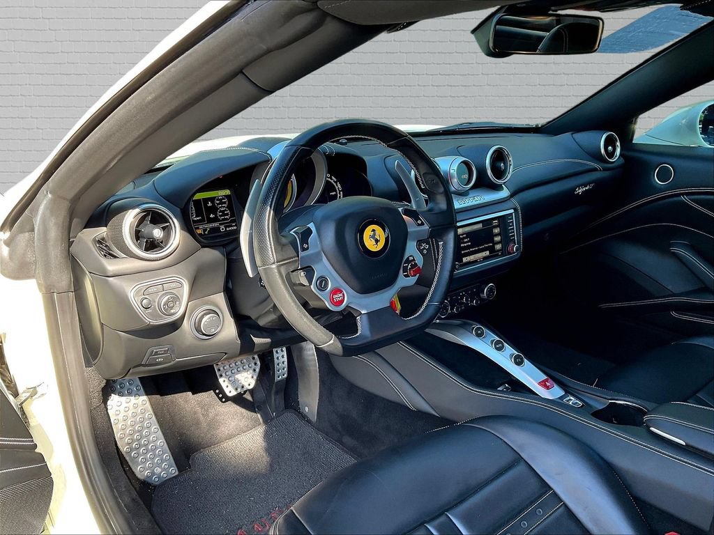 Used 2016 Ferrari California T RWD image 14