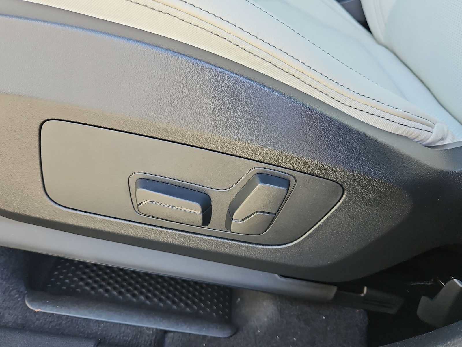 Used 2026 BMW X1 xDrive28i AWD/4WD image 17