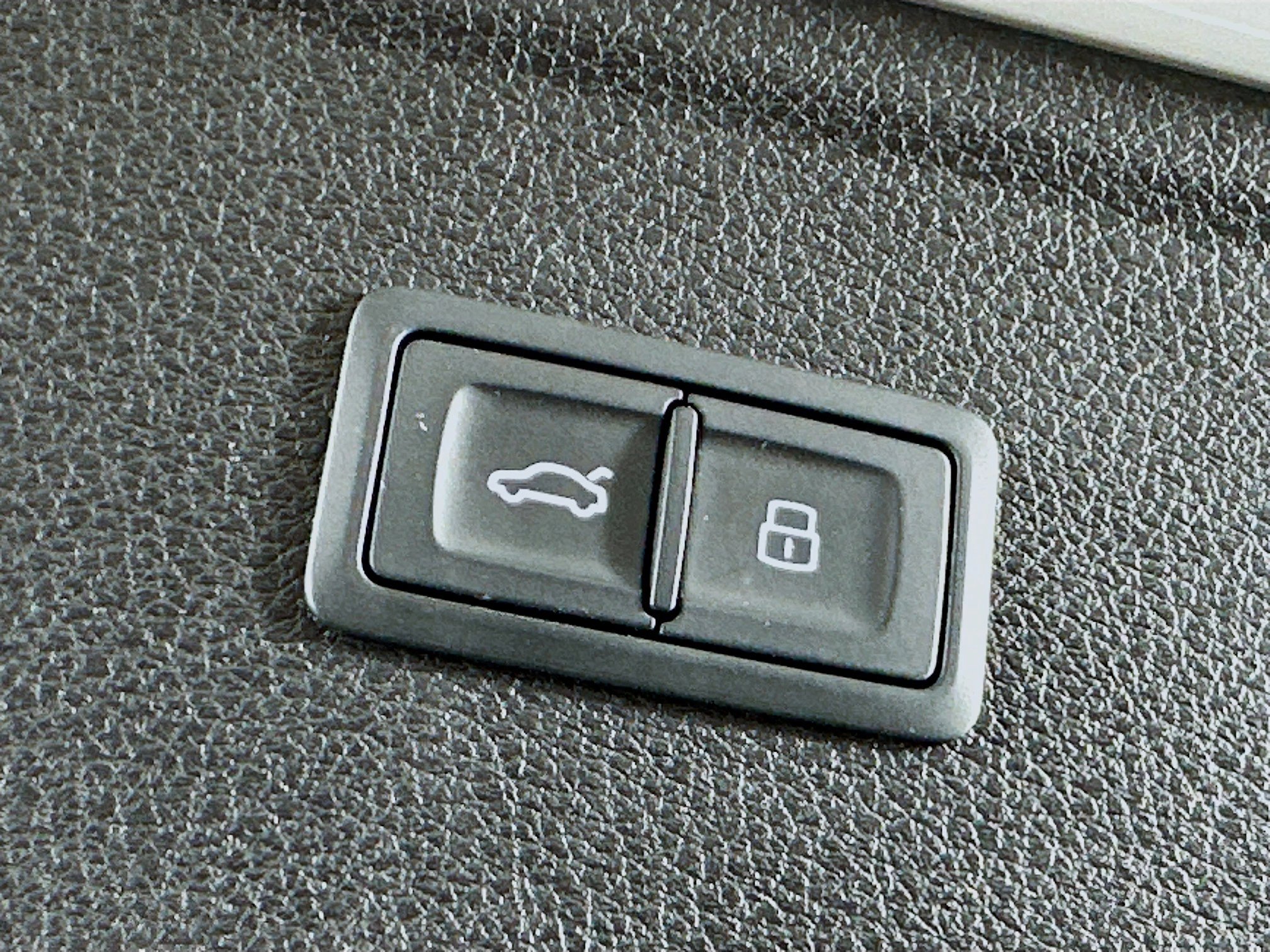 Used 2020 Audi SQ5 Premium Plus w/ Premium Plus Package image 31